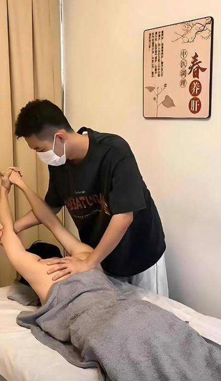 欧美人妻不卡的相关介绍