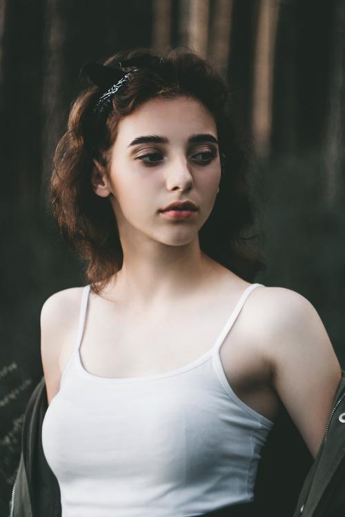 把美女操哭的相关介绍