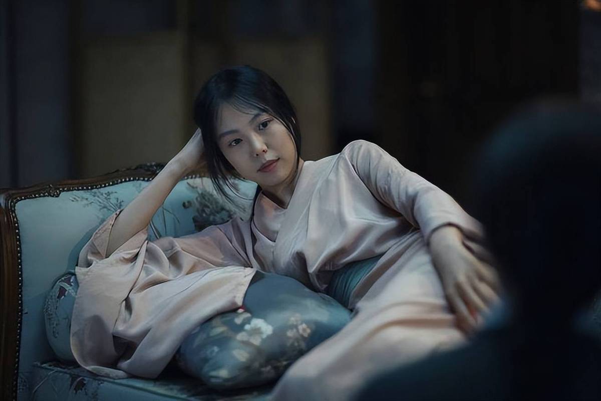 女老师操家长的逼的相关介绍