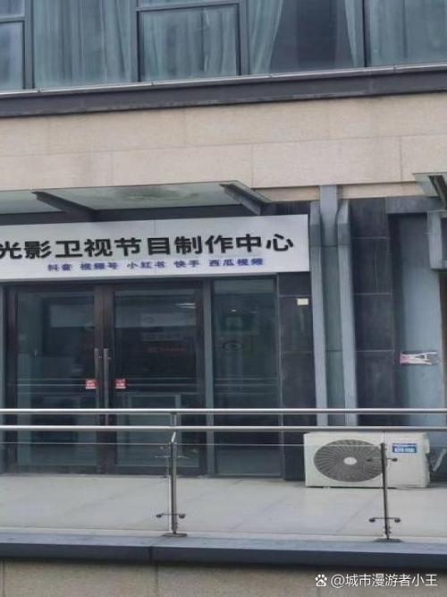 午夜精品美女久久久久av福利的相关介绍
