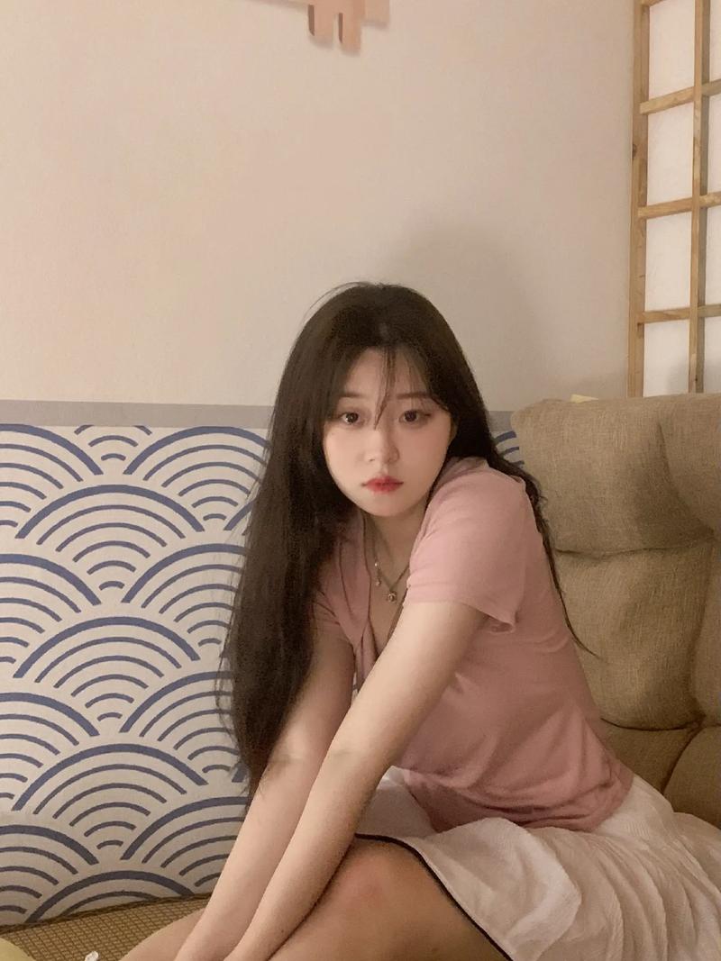 爆操美女教师的相关介绍