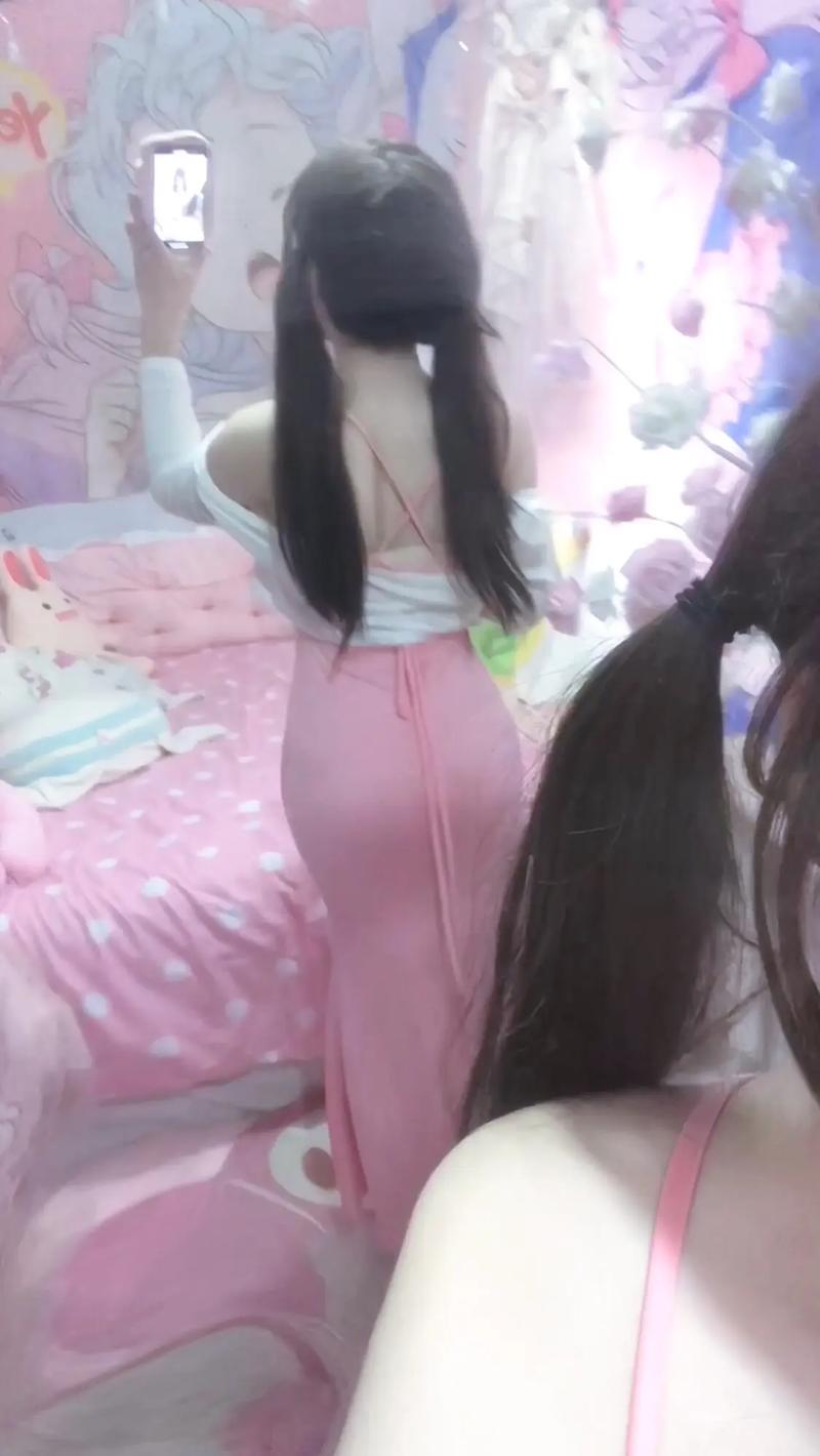 夫妻床上看的毛片的相关介绍