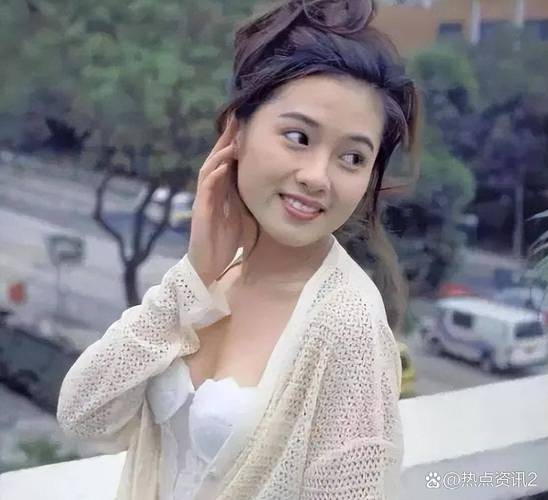 美女被爆操av的相关介绍