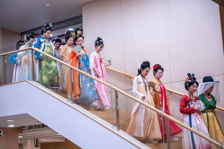 少妇的秘密av的相关介绍