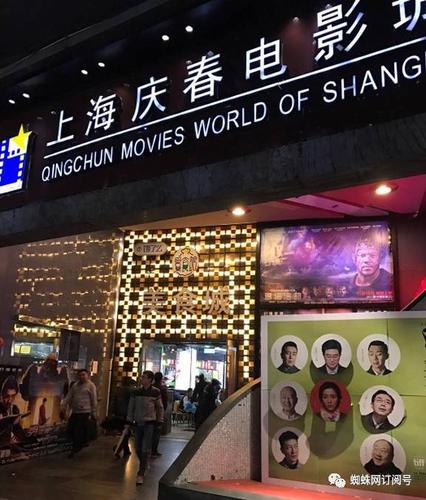 男女一边脱一边亲一边摸的相关介绍