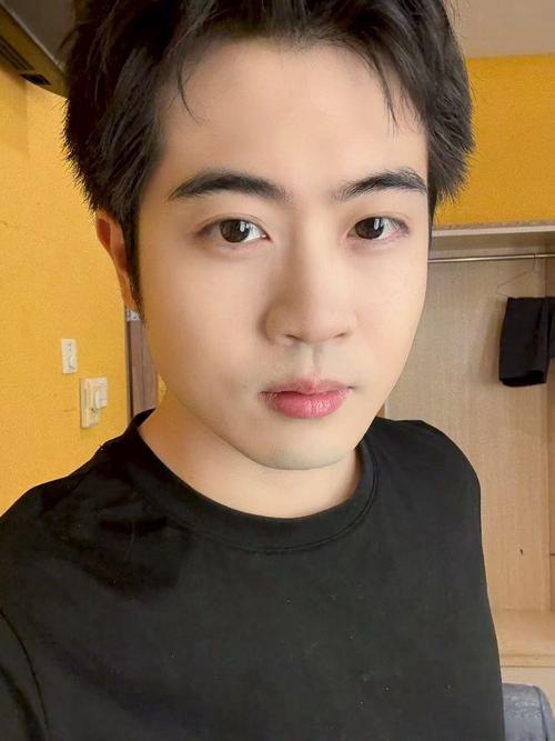 操哭女老师视频的相关介绍