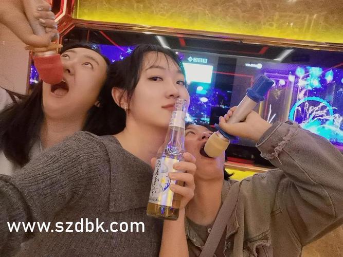 强d大乳女老板的相关介绍