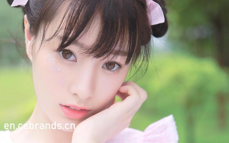 一边亲一边脱一边摸一边吻的相关介绍