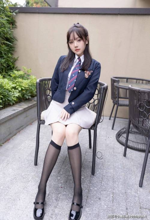 强操美女老师的相关介绍