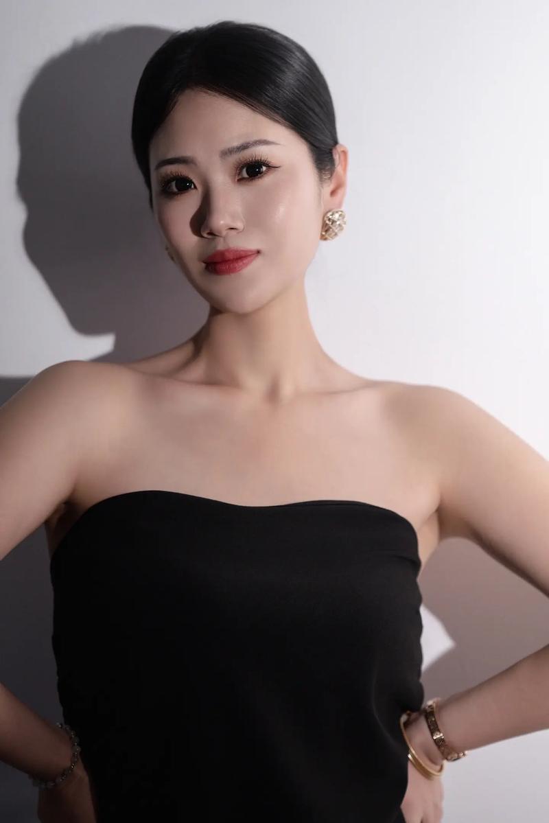 暴露癖调教(高h,np)小说的相关介绍